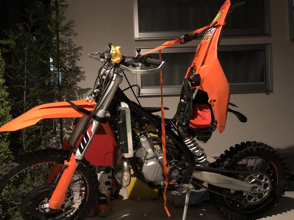 初めてKTM 250EXCを新車で買って1年経ったのでインプレ | バイクレ!!